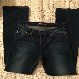 Levi’s 524 Bootcut dark wash jeans size 13M